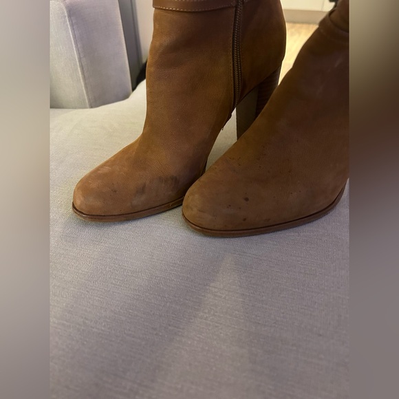 Suede Booties with detail and block heel - Picture 4 of 6